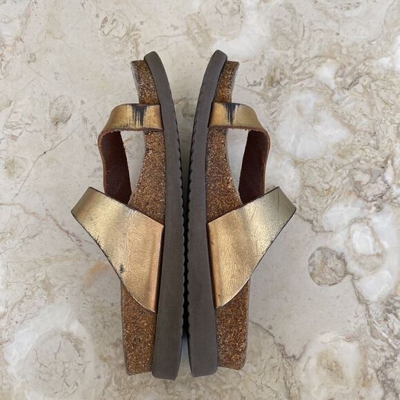 Mephisto Helen Gold Leather Thong Sandals - Picture 10 of 14
